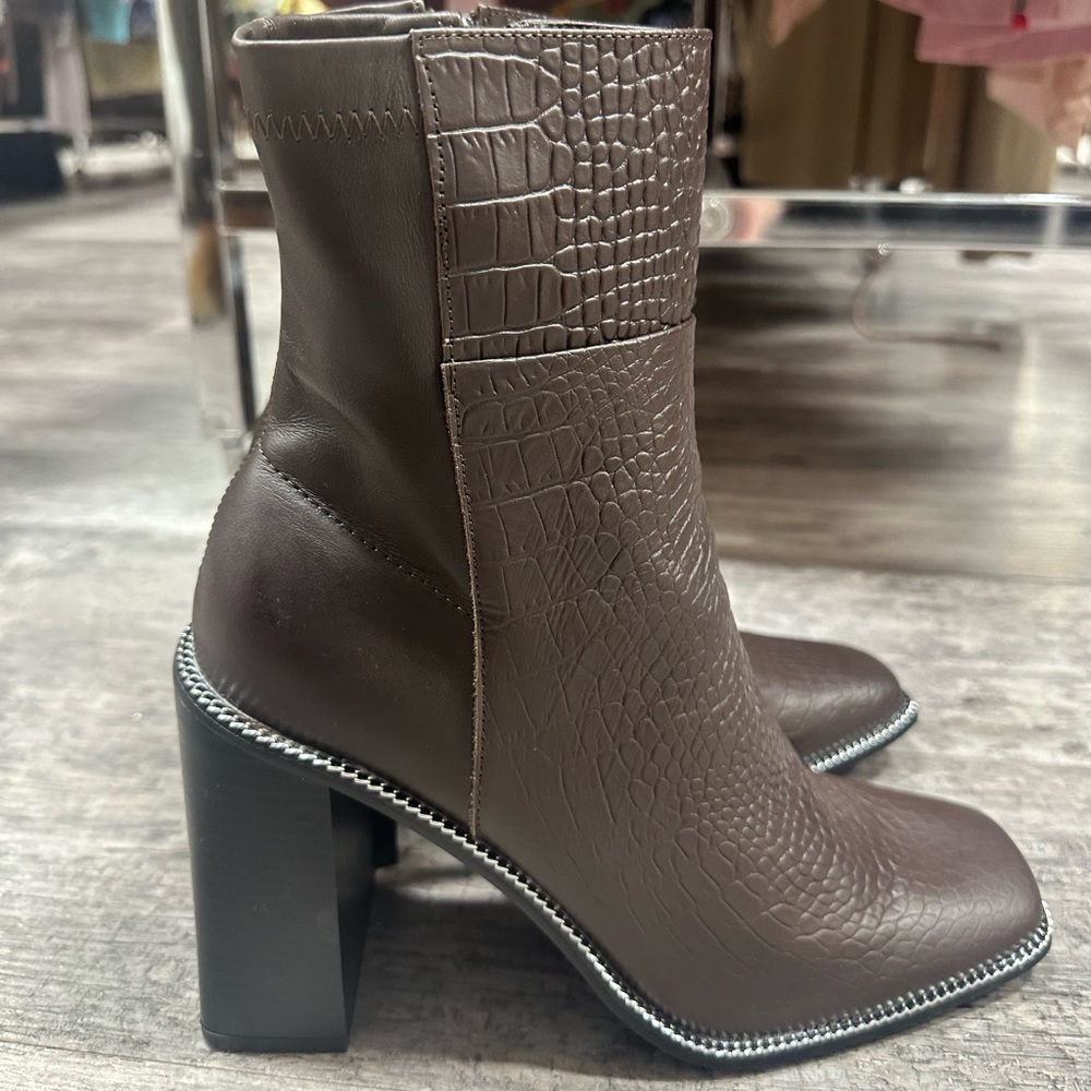 NWOT Aldo Liiam Dark Brown Heeled Ankle Boots